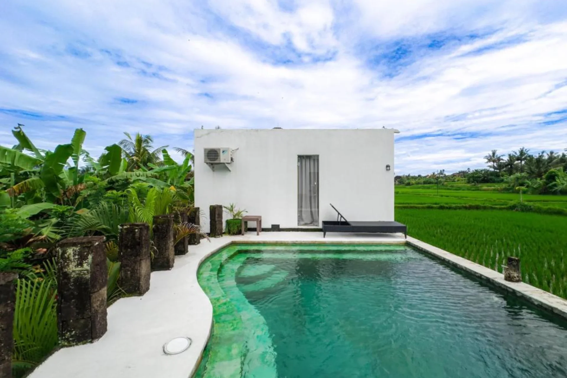 white cubes villa